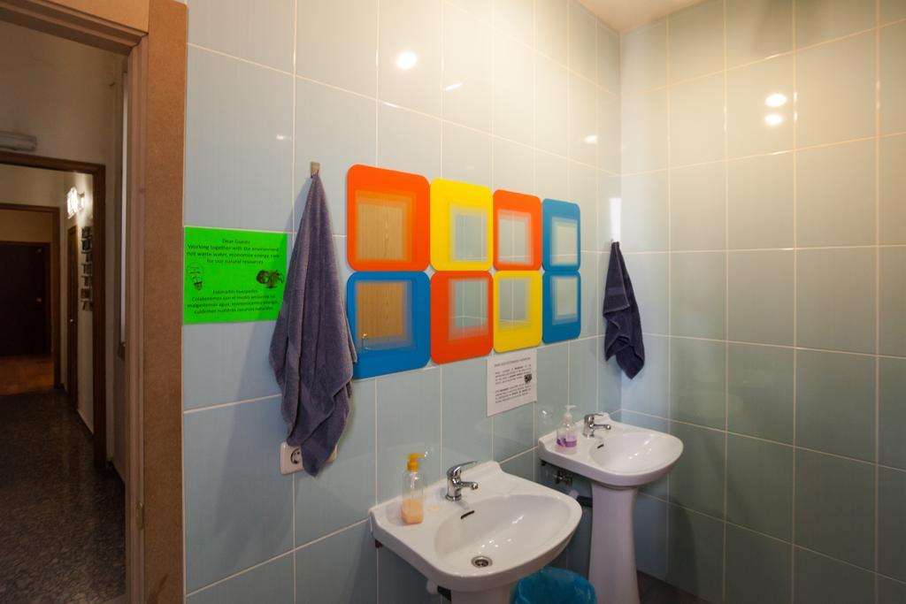 Barbieri Sol Hostel Madrid Exteriör bild